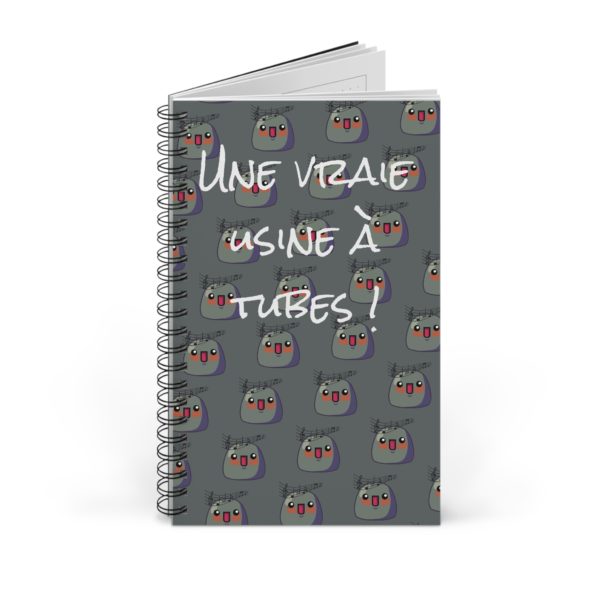 carnet A5 spirale, usine à tubes kyou musicien
